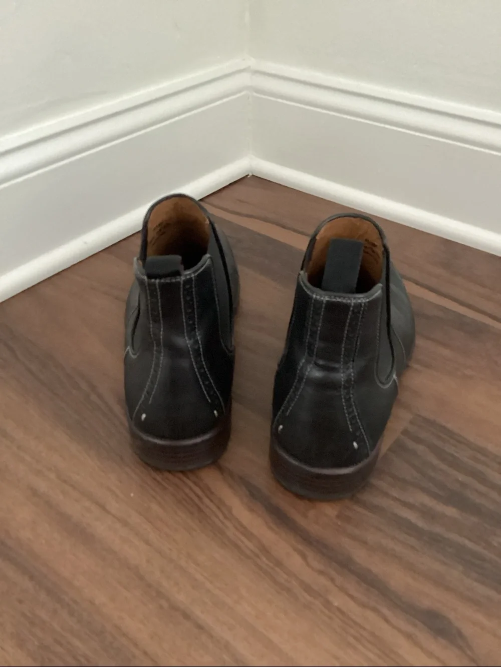 Classic Black Leather Chukka Boots - Sleek Slip-On Style